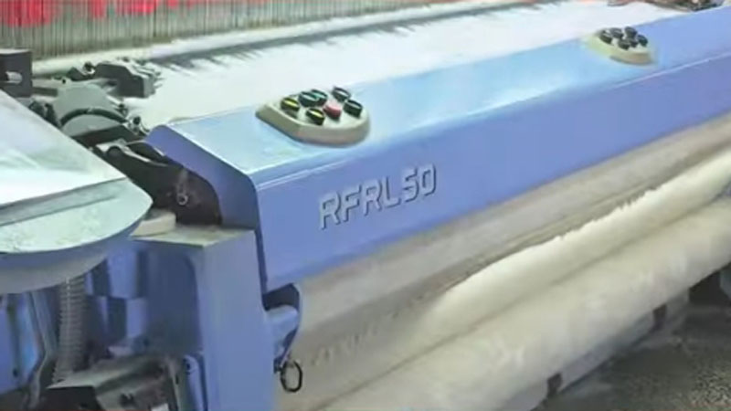 Rapier weaving machine