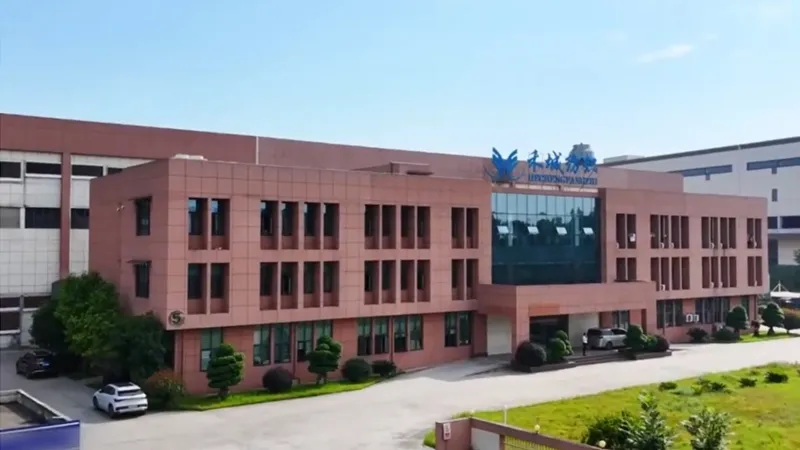 Hecheng Textile 550 air jet looms producing 200,000 meters per day!