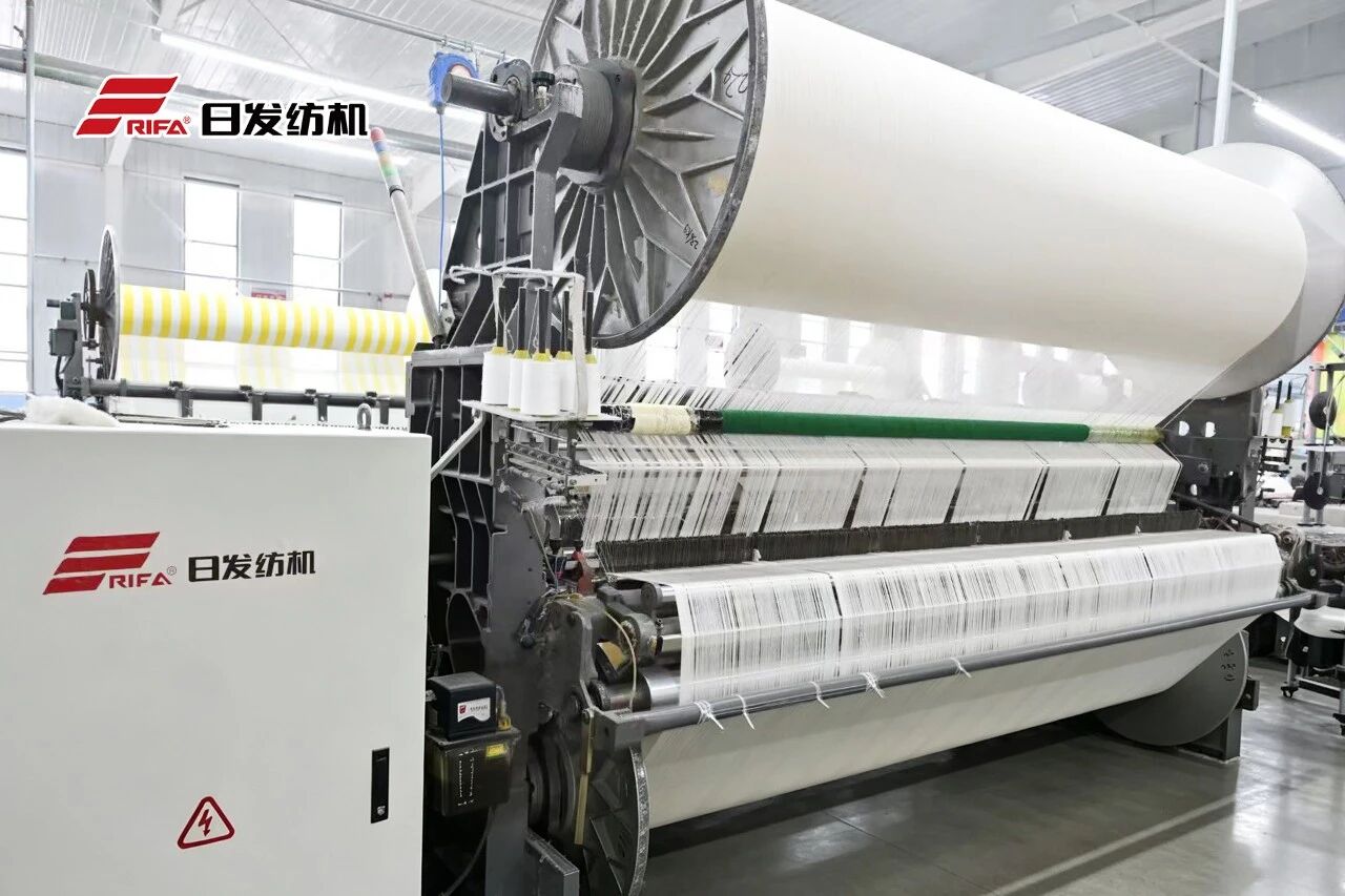 air jet weaving machine